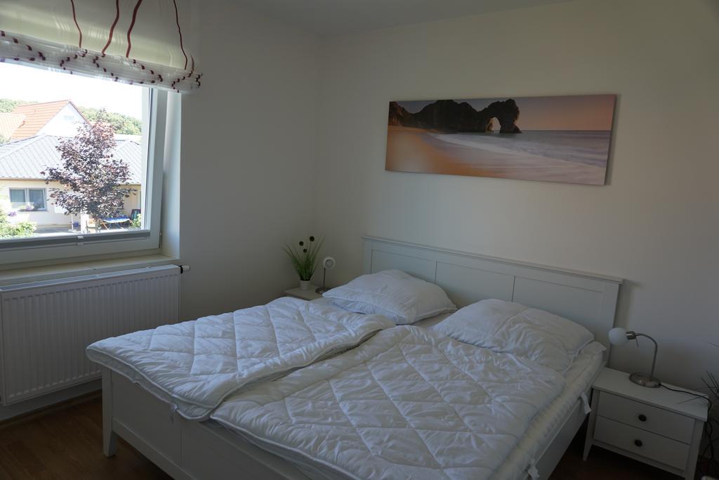 Ferienwohnungen Ruegen Findling Breege Esterno foto