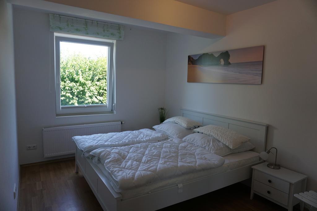 Ferienwohnungen Ruegen Findling Breege Esterno foto