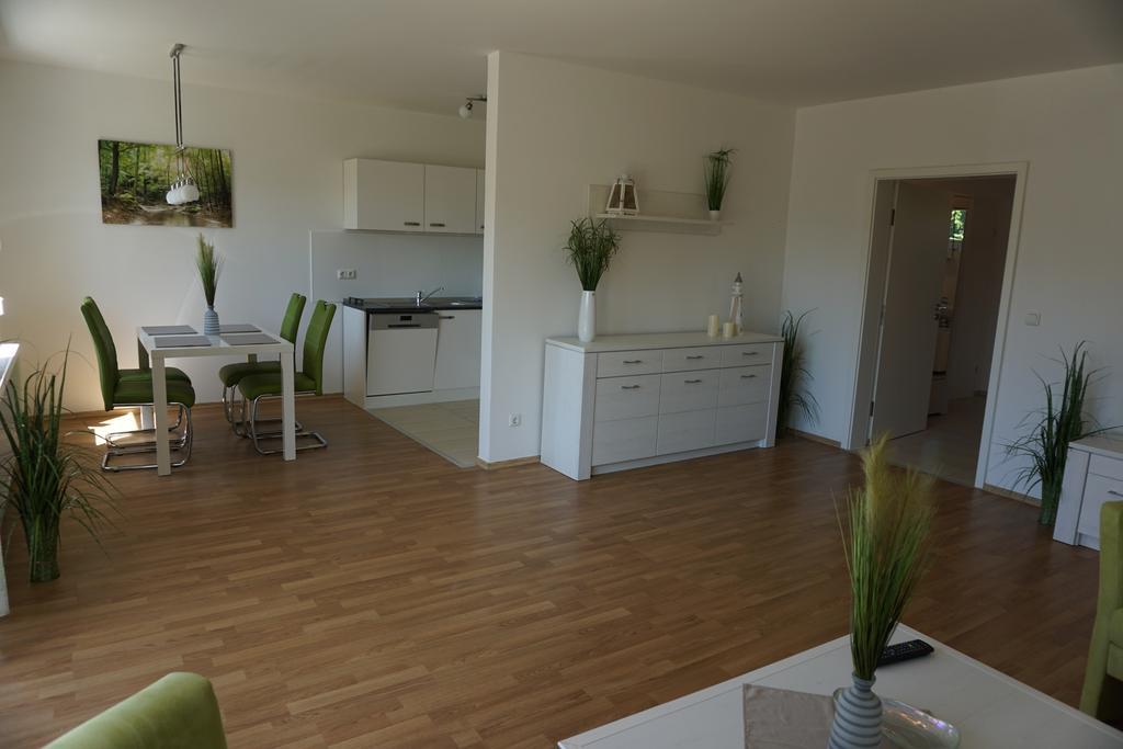 Ferienwohnungen Ruegen Findling Breege Esterno foto