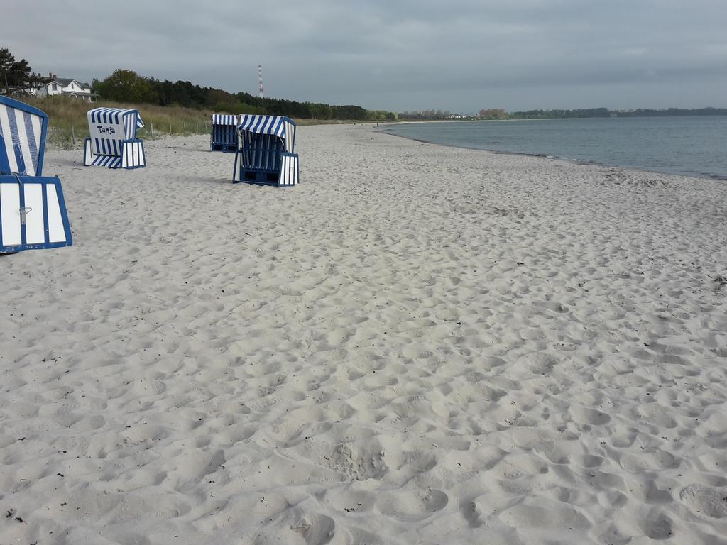 Ferienwohnungen Ruegen Findling Breege Esterno foto