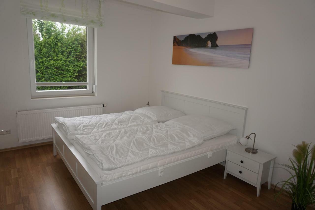 Ferienwohnungen Ruegen Findling Breege Esterno foto
