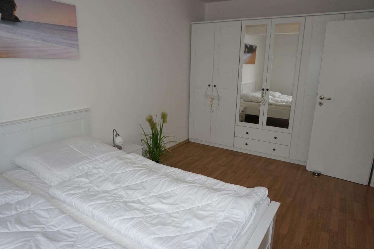 Ferienwohnungen Ruegen Findling Breege Esterno foto